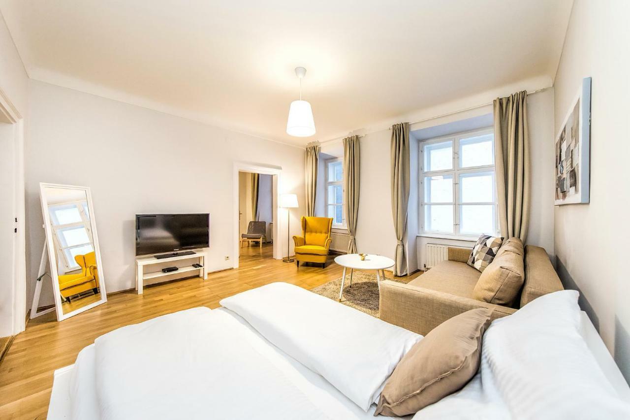 Beautiful City Apartment At Famous Ballgasse Вена Экстерьер фото