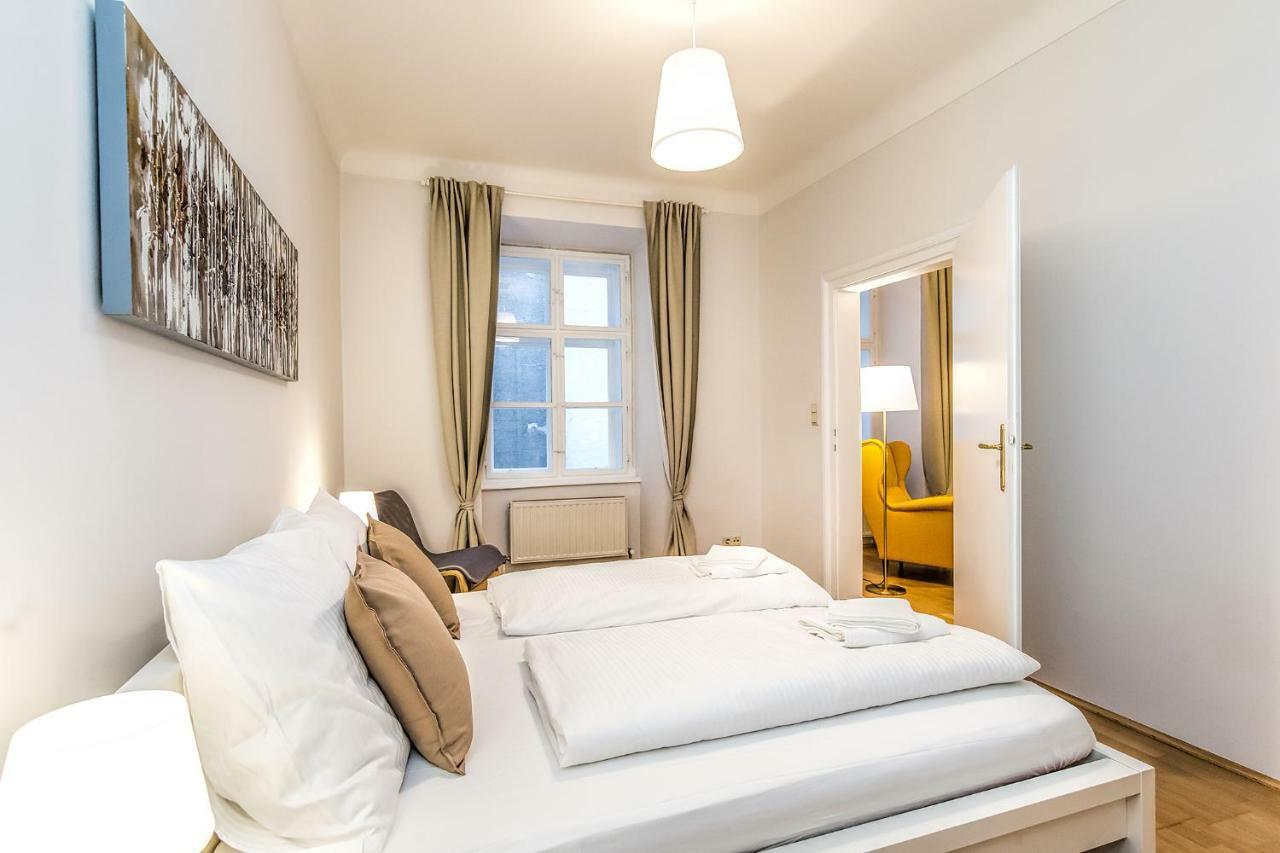 Beautiful City Apartment At Famous Ballgasse Вена Экстерьер фото
